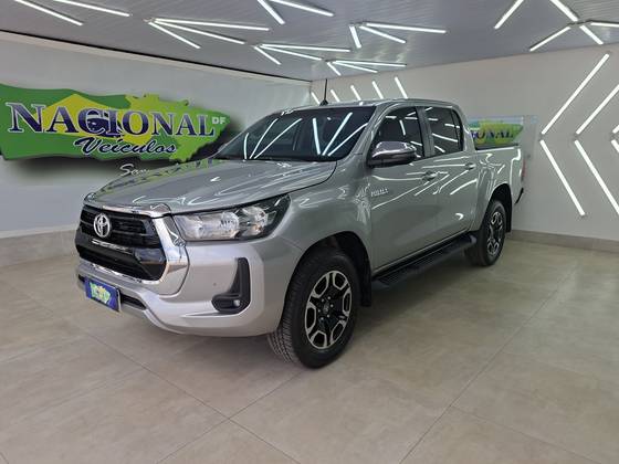 TOYOTA HILUX 2.8 D-4D TURBO DIESEL CD SRV 4X4 AUTOMÁTICO